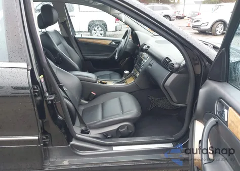 2007 Mercedes-Benz C 230 Sport z USA, uszkodzony, nr VIN WDBRF52H37E026822